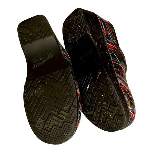Dansko nursing clogs/shoes in size 6.5 (37). Good pre-owned condition. - Picture 4 of 5